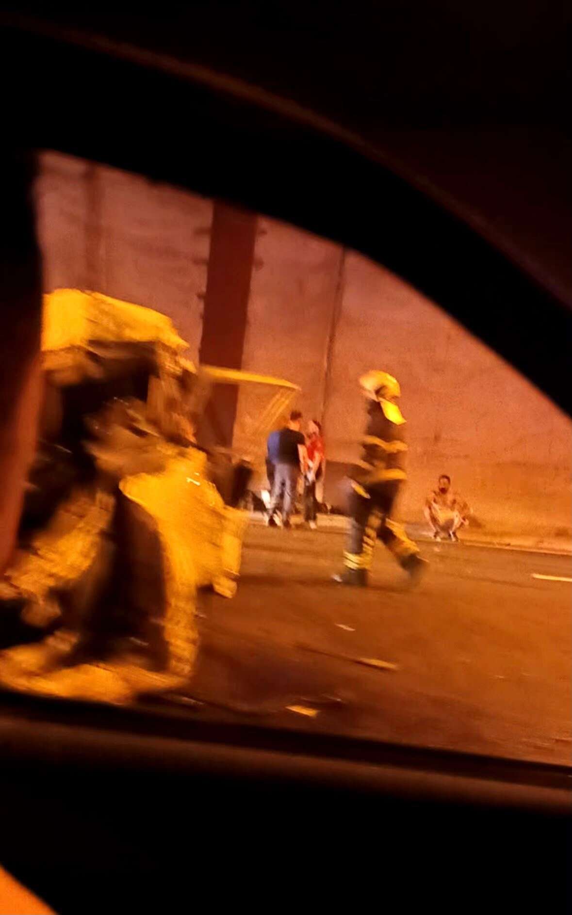Hafif ticari araç tünel duvarına çarptı! 3 ölü, 1 yaralı 3